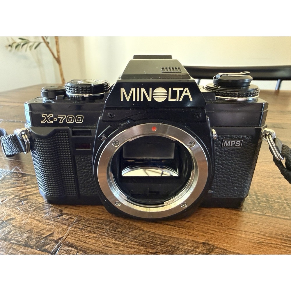 MINT Minolta New X-700 Black SLR 35mm Film Camera w/ Strap From JAPAN EUC